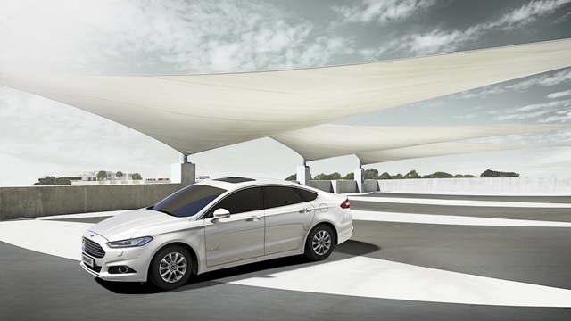 Ford Mondeo 2015 được bán tại châu Âu, giá từ 34.000USD