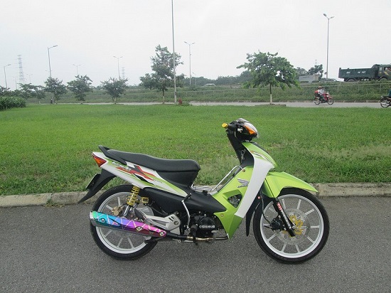 Làm dáng cho Honda Wave 110