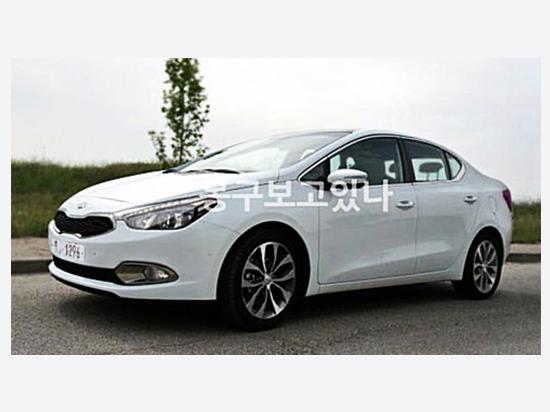 Kia Forte thế hệ mới lộ ảnh thật