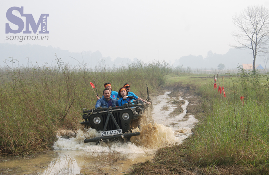 Dân văn phòng offroad với Jeep chiến