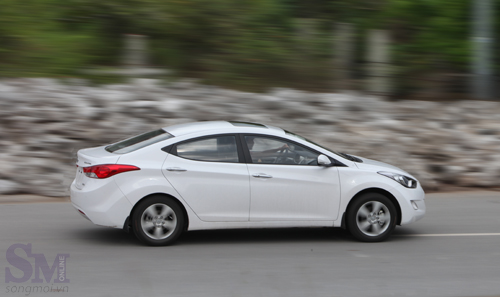 Hyundai Elantra 2013 tự tin với cuộc đua sedan hạng C 4