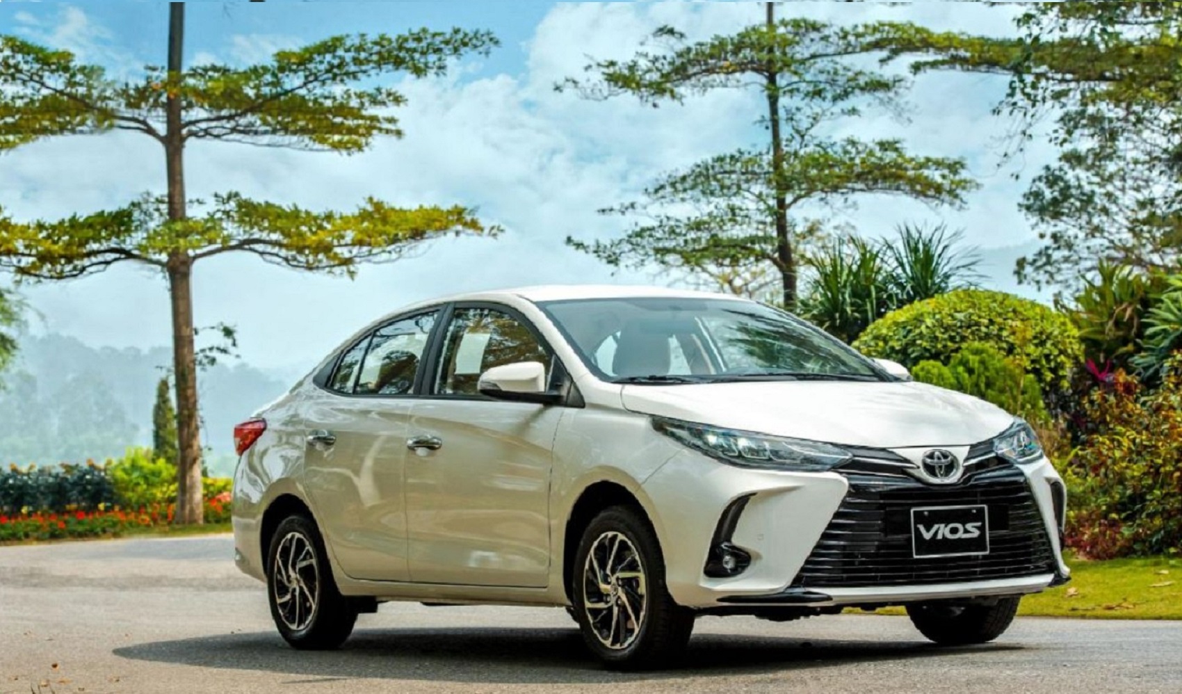 Đối thủ sảy chân đưa Toyota Vios lên đầu phân khúc sedan hạng B