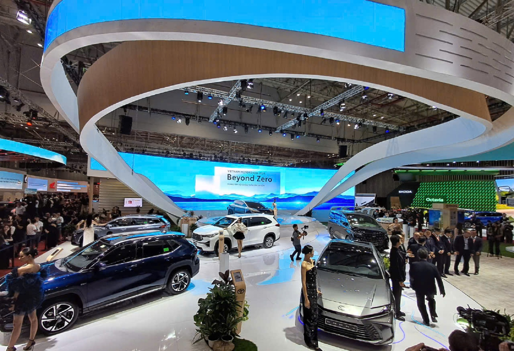 Việt Nam Motor Show 2024  khai mạc với chủ đề “Công nghệ mở ra tương lai xanh”