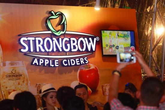  Hàng nghìn người “quẩy” tưng bừng trong lễ hội bia exBEERience Fest 3