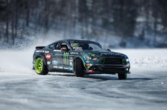 xe Ford Mustang RTR 2015 1