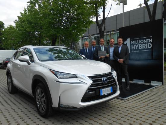 xe 2015 lexus nx 300h 