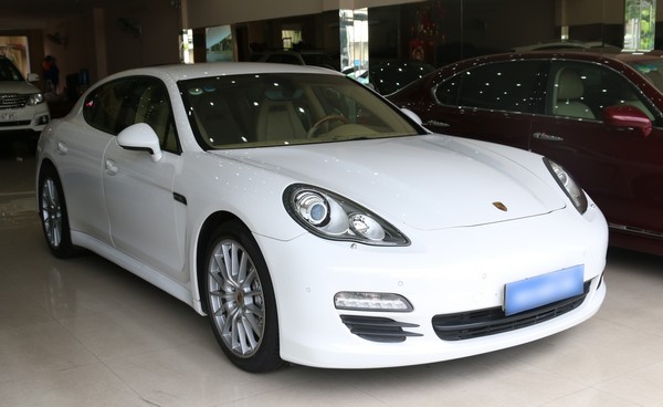 Soi kỹ chiếc Porsche Panamera 2010 “lướt” giá gần 3 tỷ