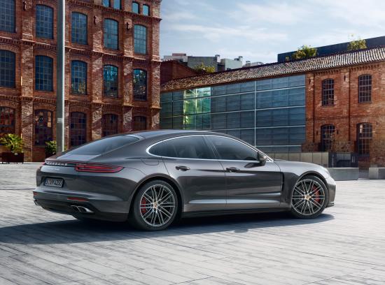 VIMS 2016 xe Porsche Panamera Turbo