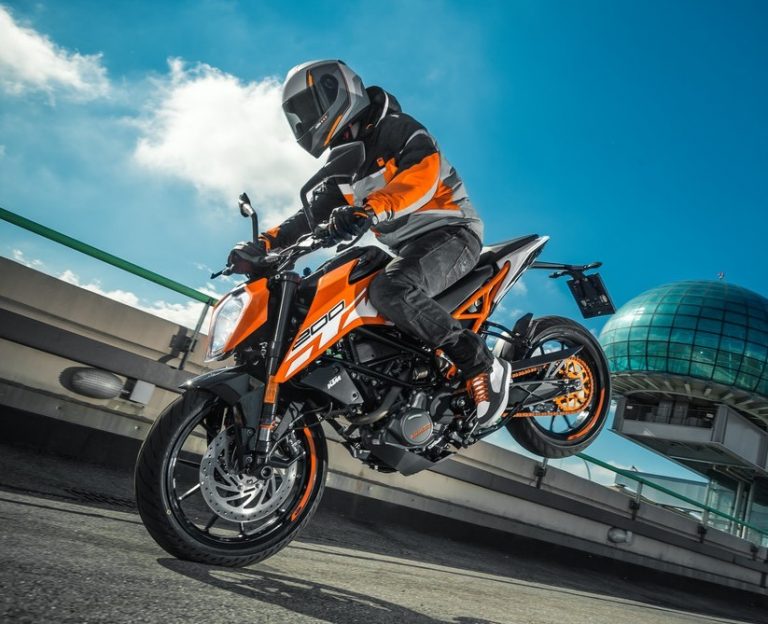 KTM Duke 200 2017 chính thức ra mắt, giá tương đương 49 triệu đồng