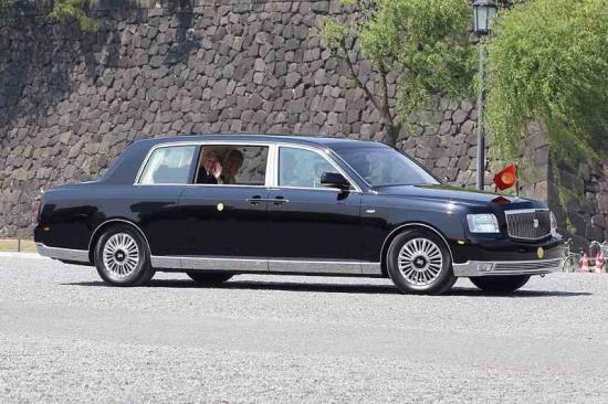 Xe Toyota Century Royal 