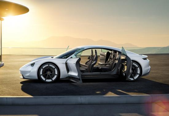 Xe điện Porsche Mission E 2