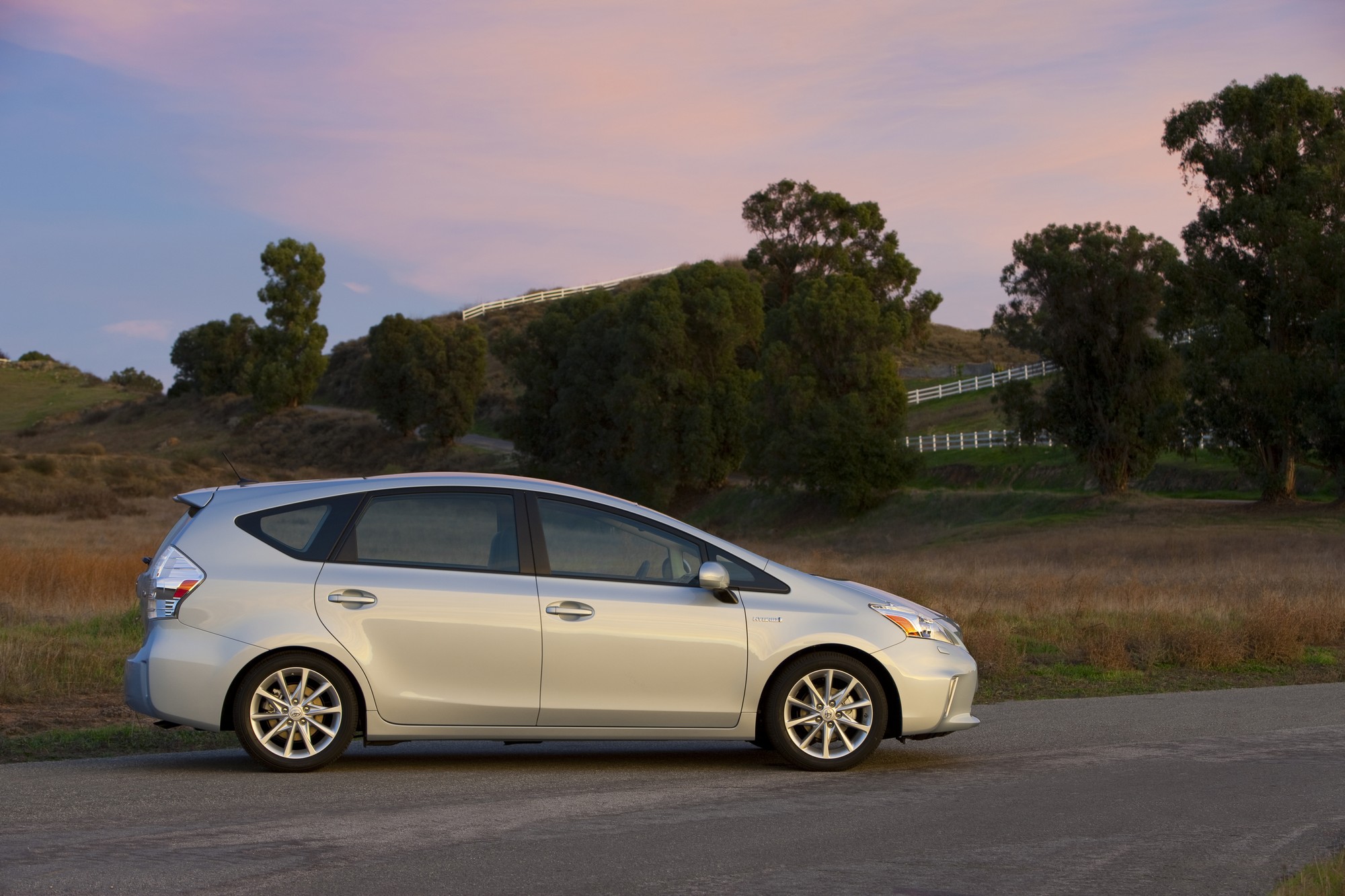 Xe Toyota Prius V