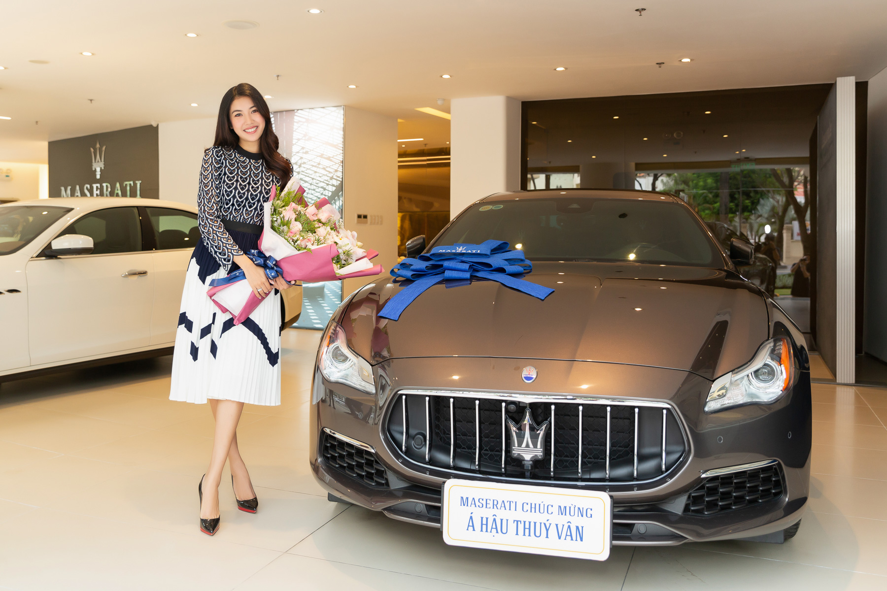 Á hậu Thúy Vân sở hữu xe Maserati Quattroporte GranLusso giá 7,9 tỷ đồng