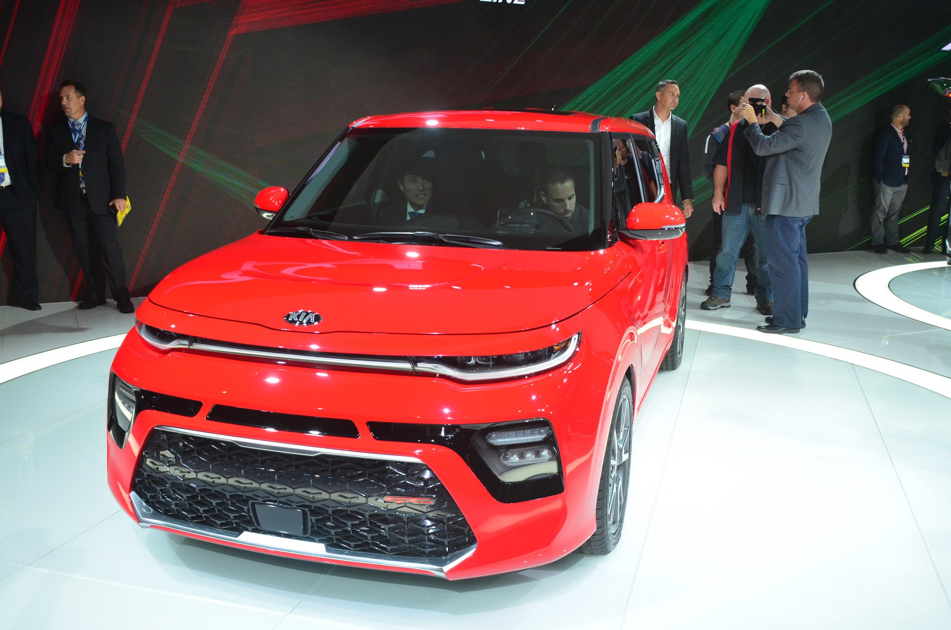 Kia Soul 2020 đem “bình cũ” nhưng “rượu mới” đến Los Angeles 2018