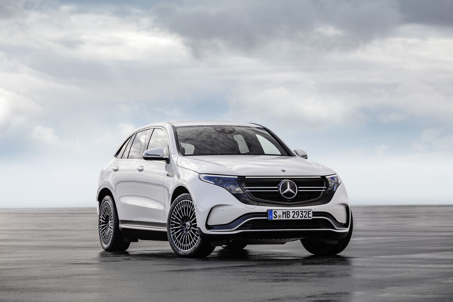 Sản xuất xe điện Mercedes-Benz EQC gặp rắc rối