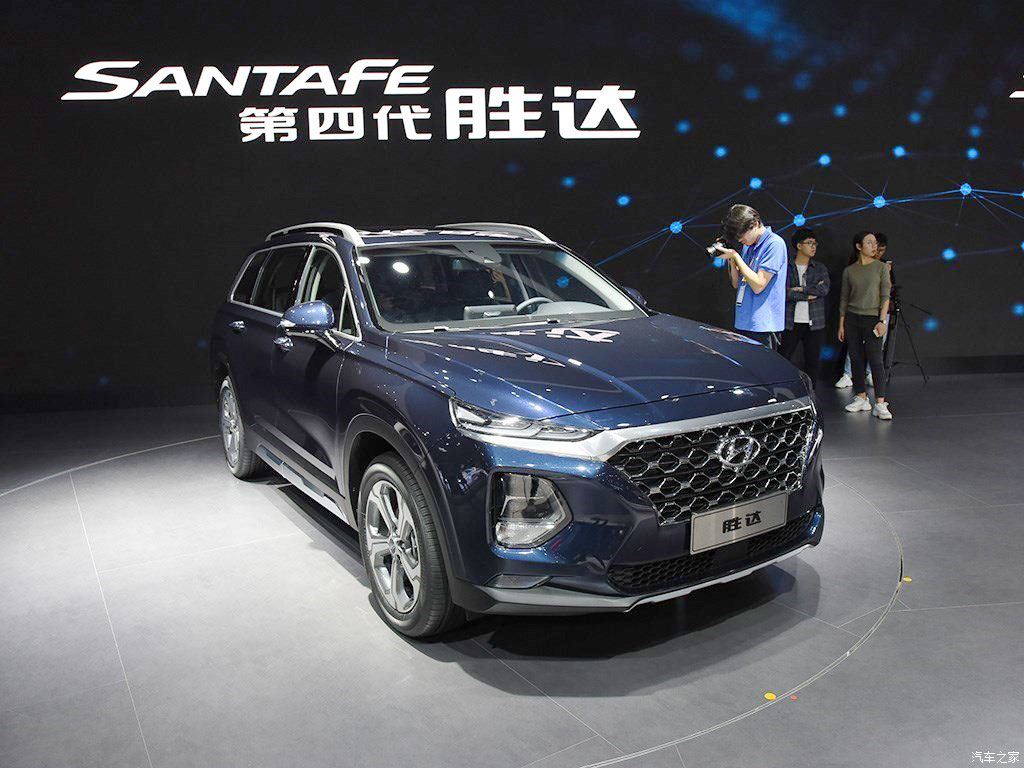 Hyundai Santa Fe trục cơ sở dài có gì mới lạ?