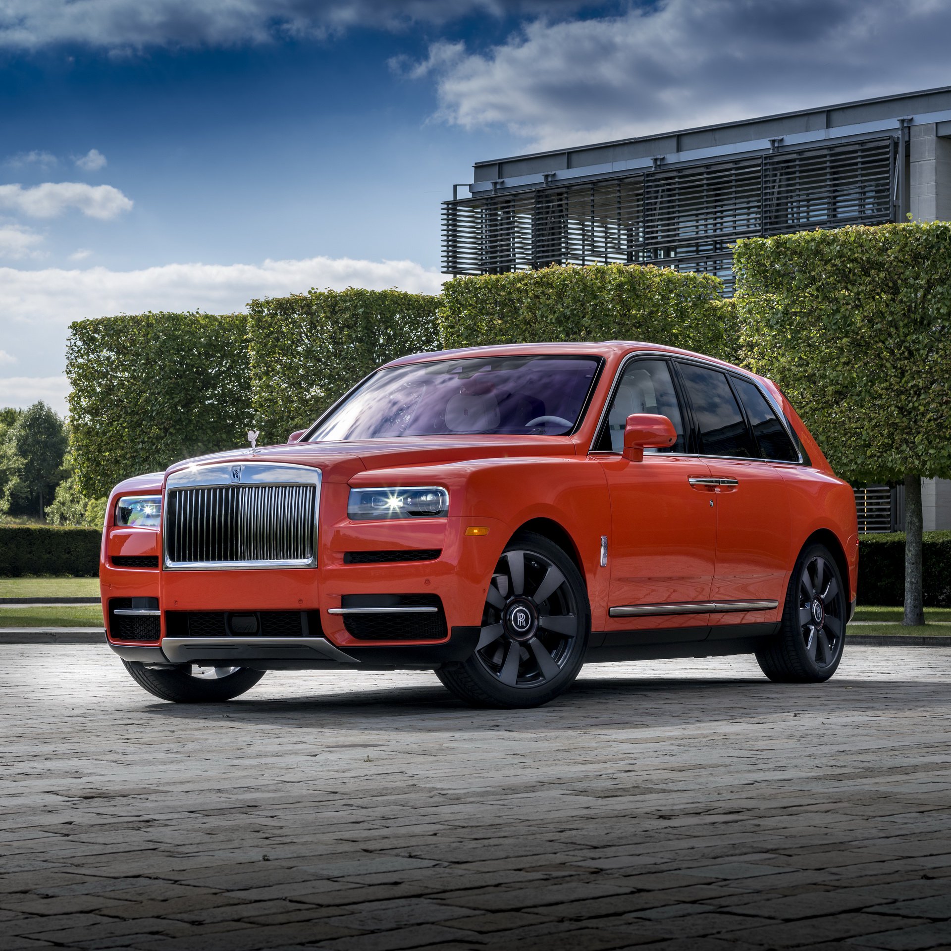 Rolls-Royce Cullinan bị triệu hồi vì đèn hậu không đủ sáng