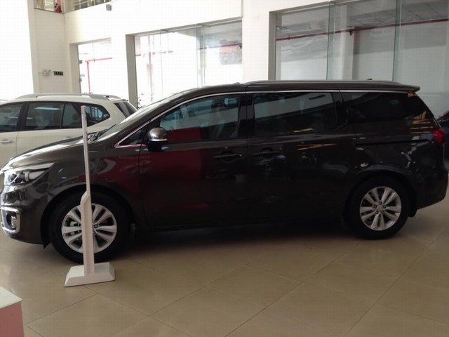 Bắt gặp Kia Grand Sedona 2016 lắp ráp trong nước