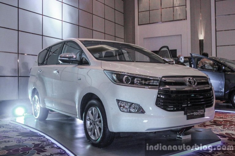 Xếp hàng 3 tháng để mua Toyota Innova 2016