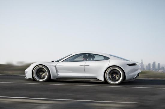 Xe điện Porsche Mission E 2