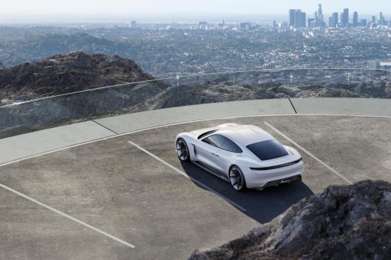 Xe điện Porsche Mission E 6