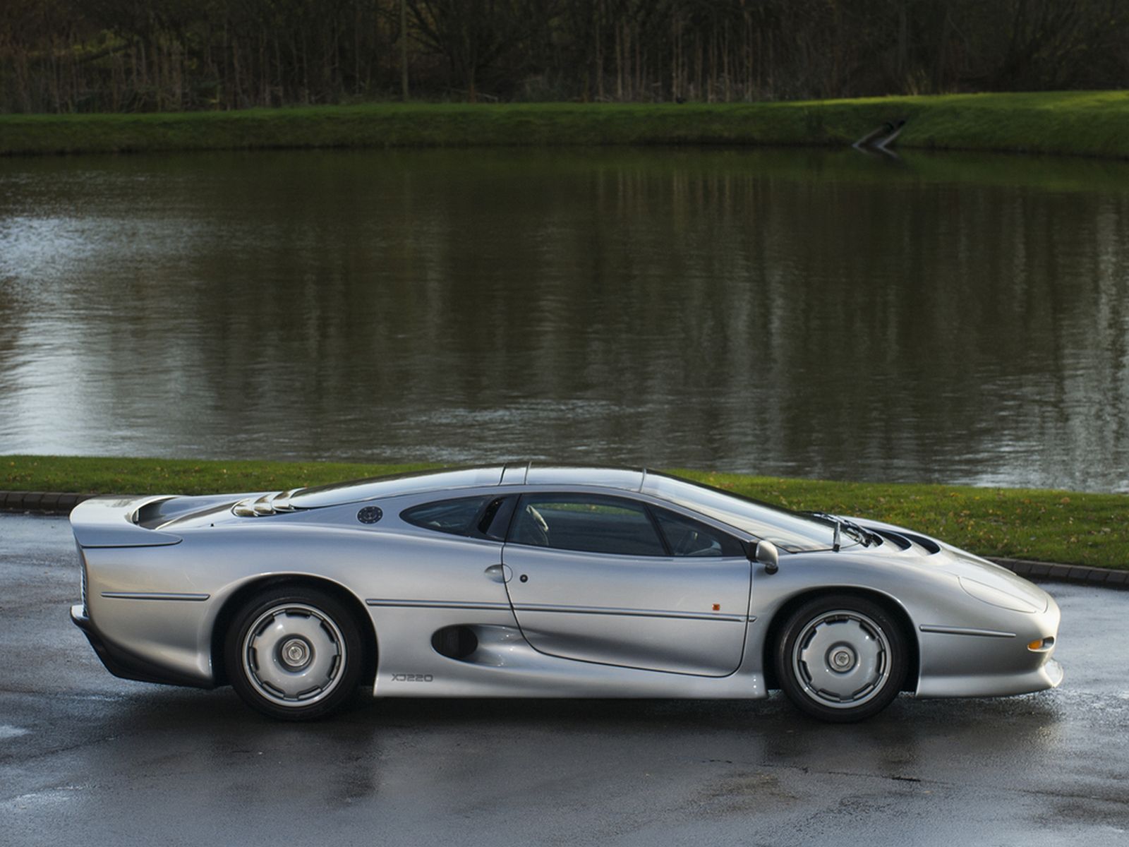 Xe cổ Jaguar XJ220 a6