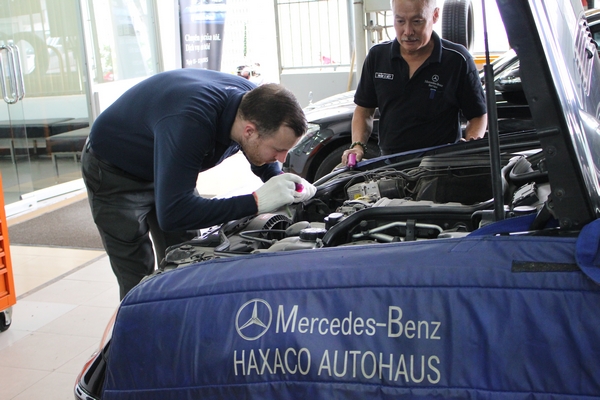 Chuyên gia Đức đến Hà Nội chăm xe Mercedes-Benz miễn phí