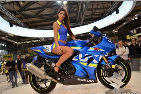 Dàn người mẫu tại EICMA 2015 A19