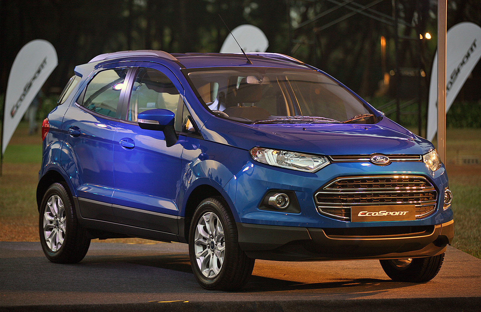 728 xe Ford EcoSport tại Việt Nam có thể gãy bu lông