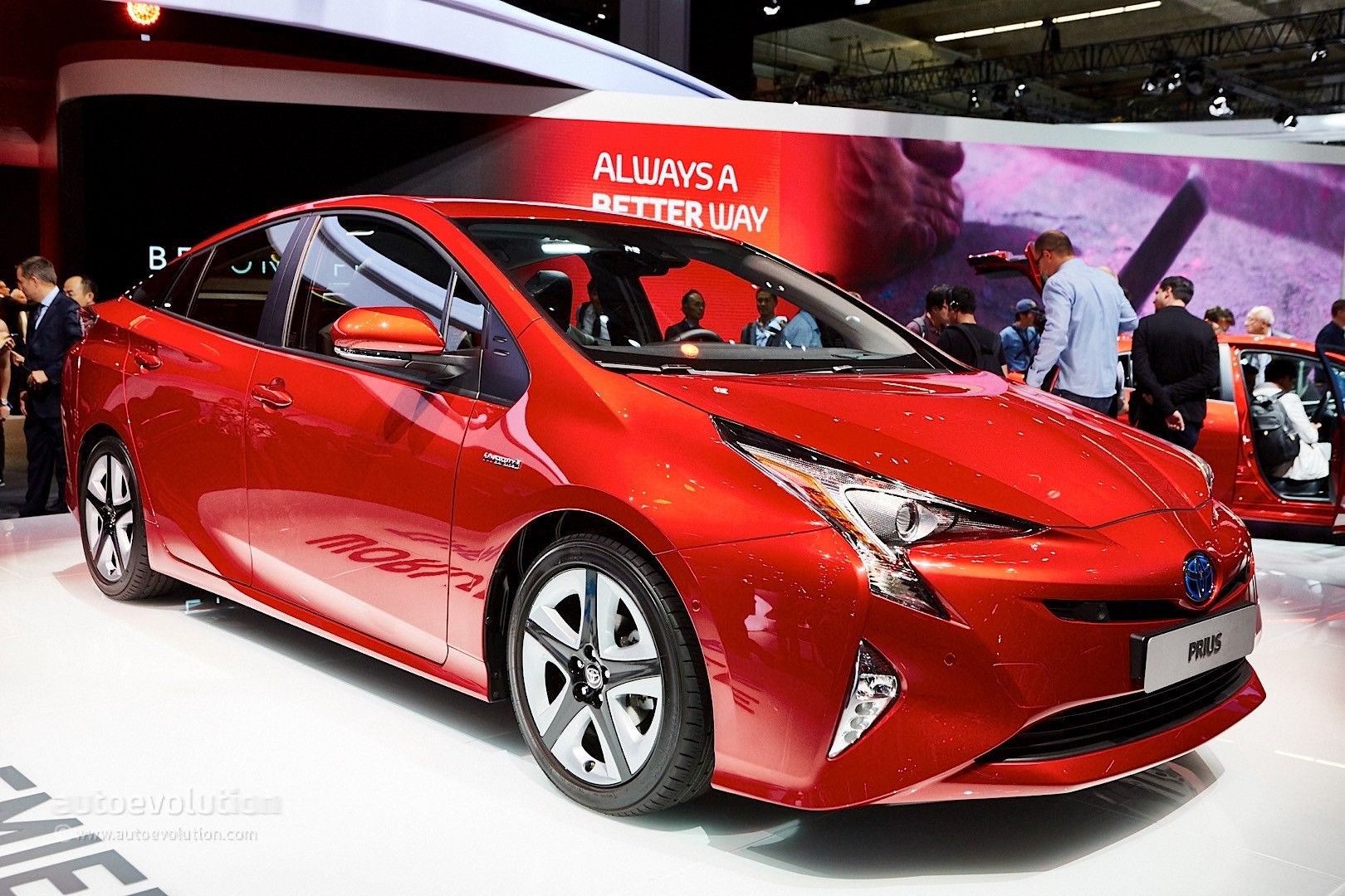 Toyota Prius mới là mẫu xe bán chạy nhất tại Nhật Bản trong tháng 1/2016