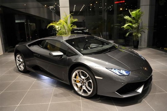 Lamborghini Hurancan được trưng bày tại showroom Hà Nội