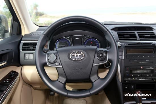 Lái Toyota Camry 2015 dạo phố biển a7