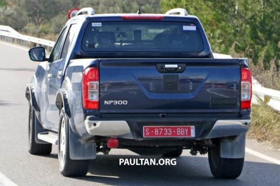 Dựa trên nền tảng của Nissan Navara NP300