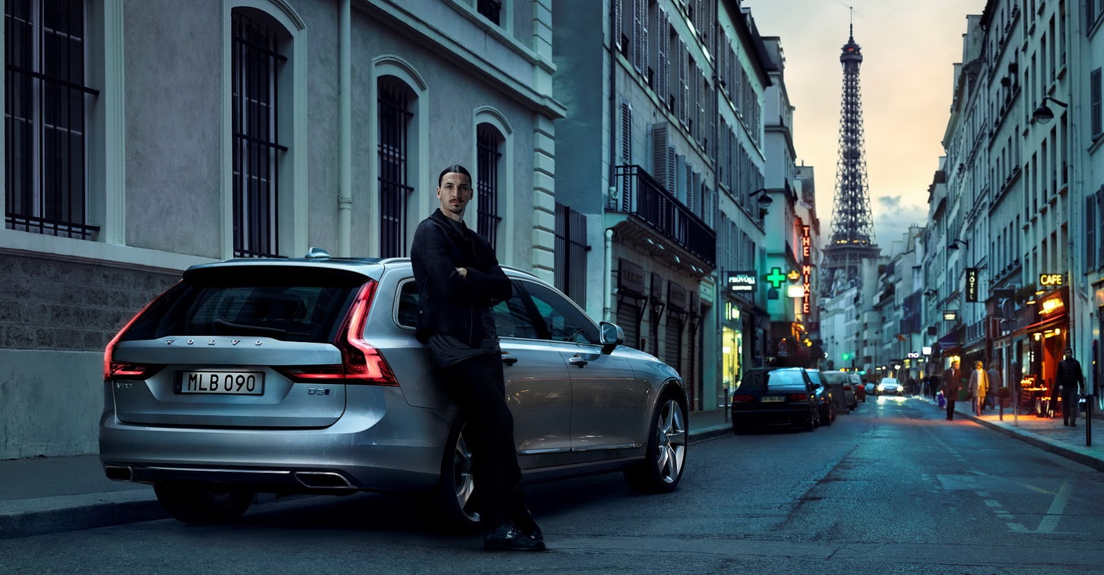 Zlatan Ibrahimovic “trầm lặng” bên Volvo V90