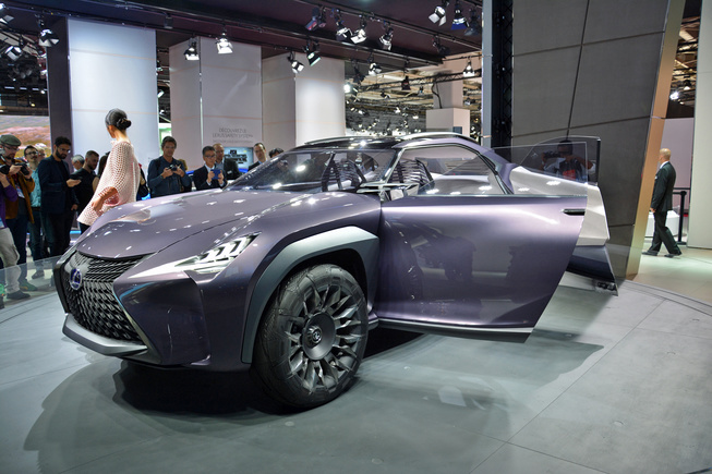 Lexus mang UX Concept tới Paris Motor Show