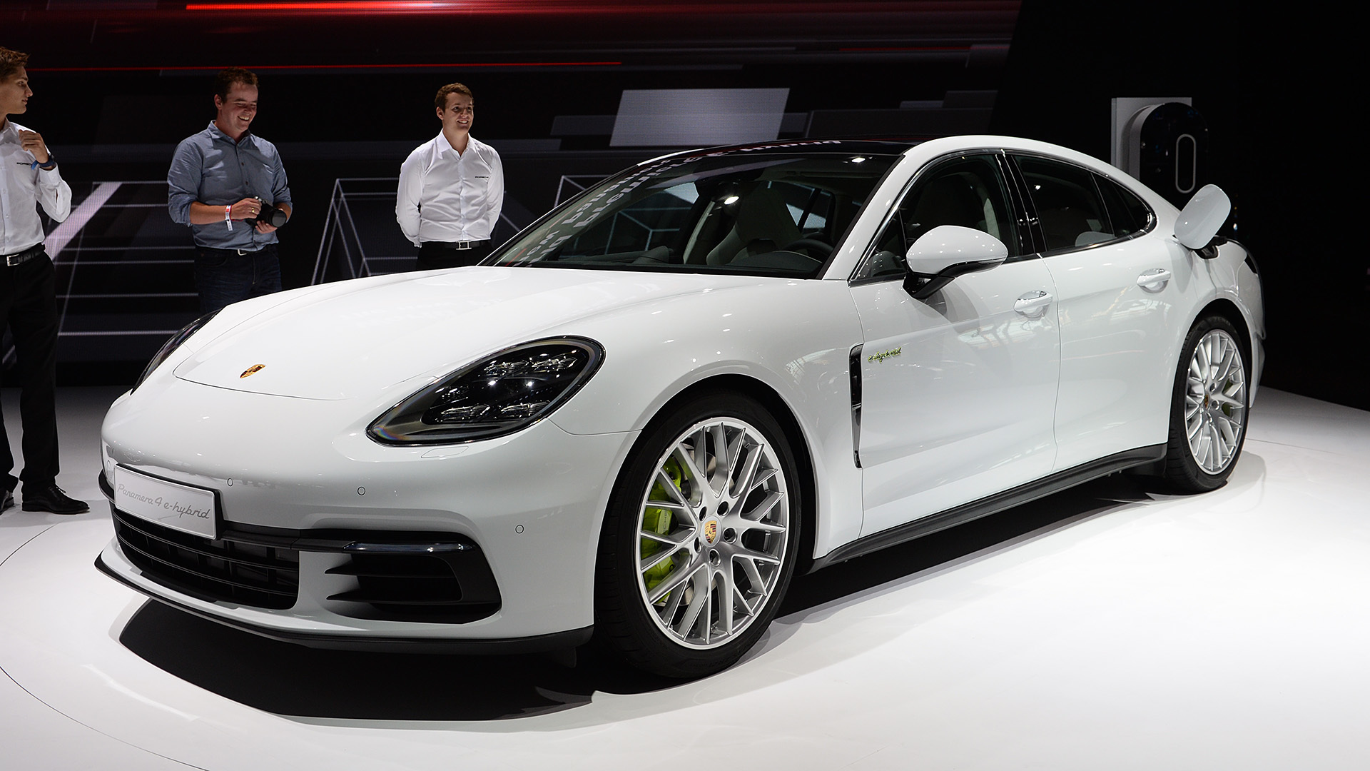 Porsche Panamera 4 E-Hybrid: sự kết giữa hiệu suất và tiết kiệm nhiên liệu