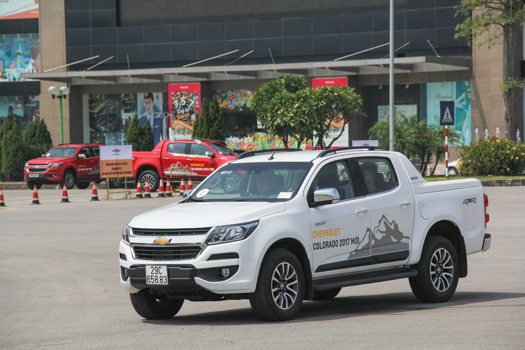 Chevrolet Việt Nam bắt đầu mời lái thử Colorado 2017