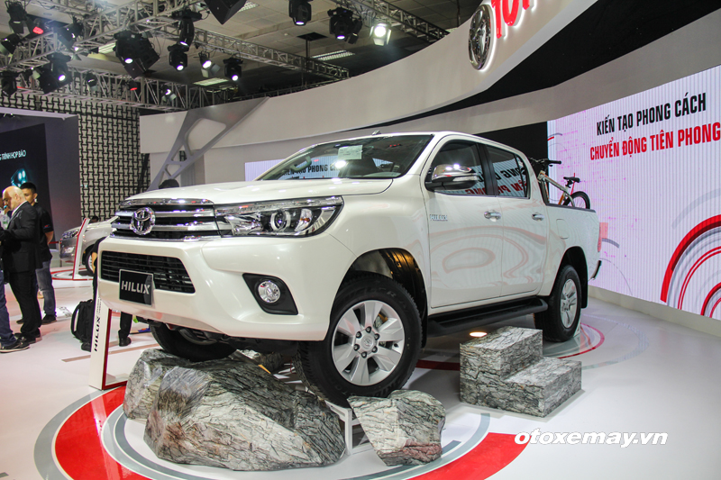 Toyota thay động cơ mới cho Hilux 2016