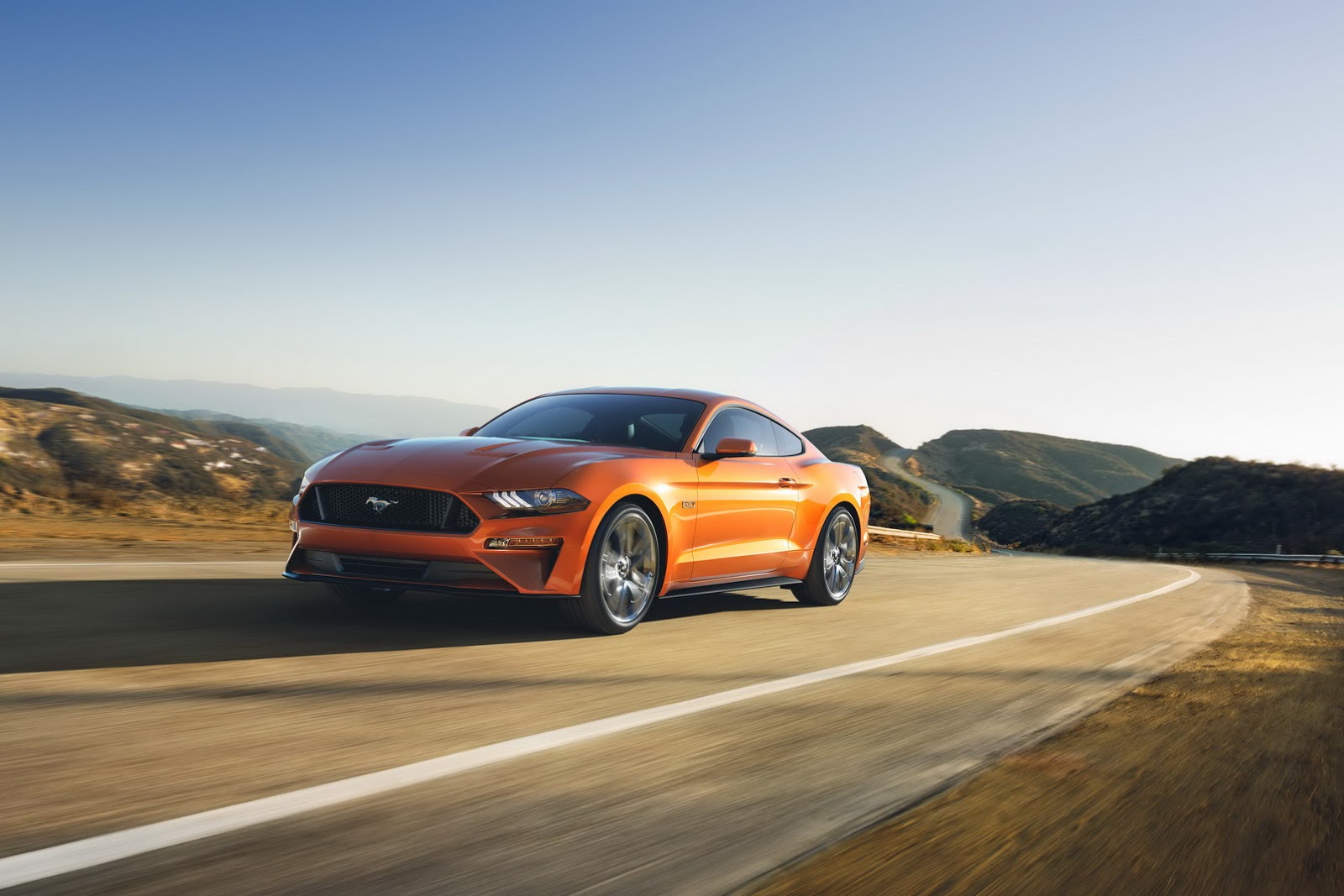 Ford Mustang 2018 ra mắt với các tinh chỉnh ấn tượng