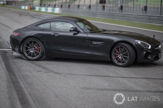 oto-xemay-hamilton-mercedes-amg-gt-s