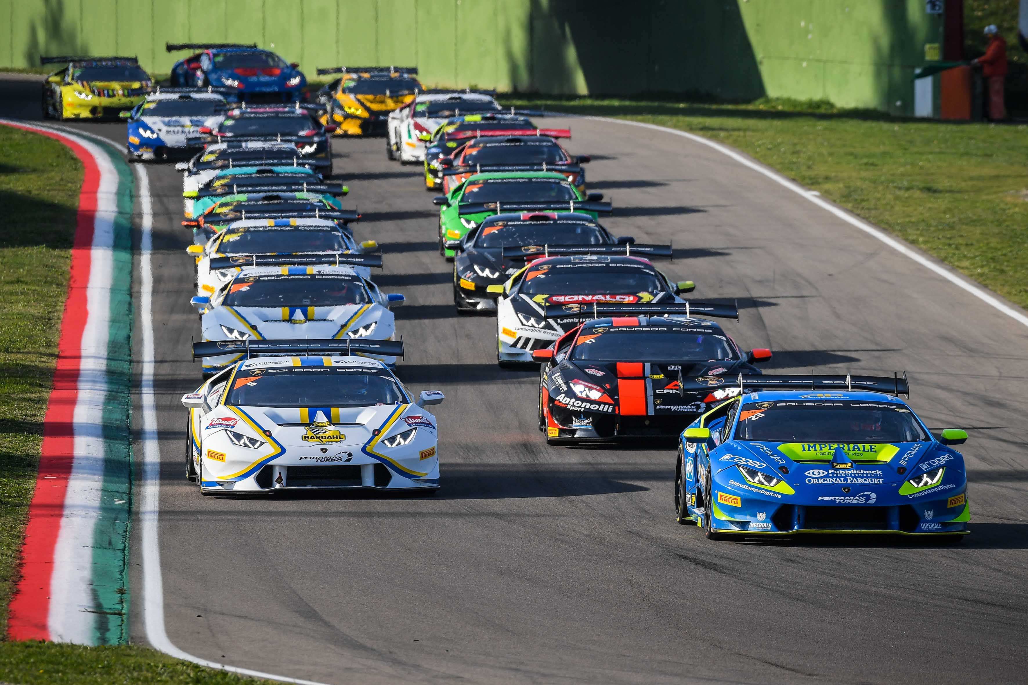 Khởi tranh vòng chung kết Lamborghini Super Trofeo 2017