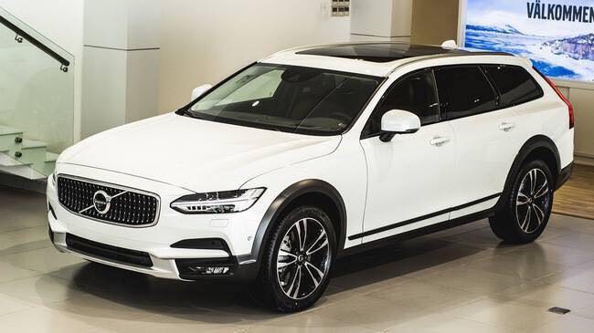 Cận cảnh chiếc wagon Volvo V90 Cross Country 2018 đầu tiên tại Việt Nam