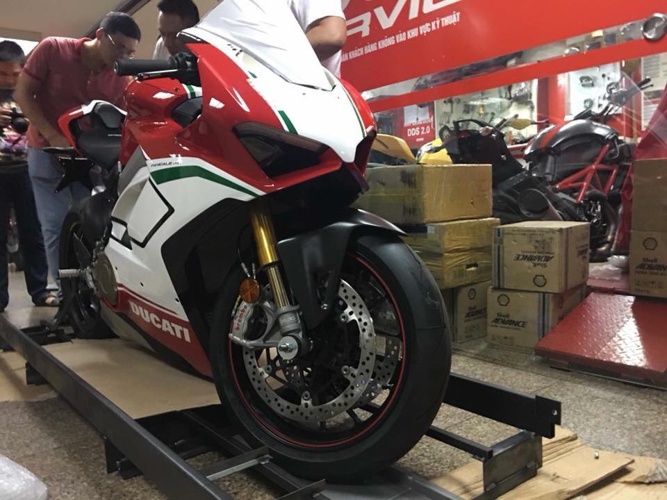 Khách hàng Việt Nam sở hữu chiếc Ducati Panigale V4 Speciale đầu tiên tại Châu Á