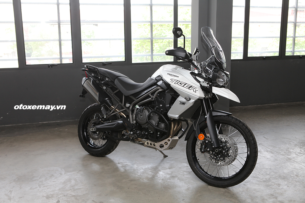 Cận cảnh Triumph Tiger 800 XCA 2018 giá 695 triệu đồng tại Việt Nam