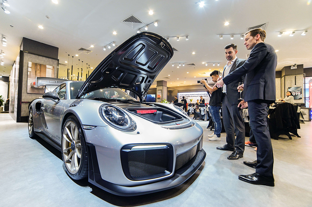 Bộ đôi 718 Cayman và 911 GT2 RS nổi bật tại Porsche Media Night 2019