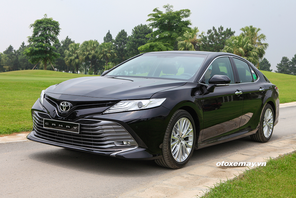 Toyota Camry 2019 có giá cao nhất 1,235 tỷ đồng