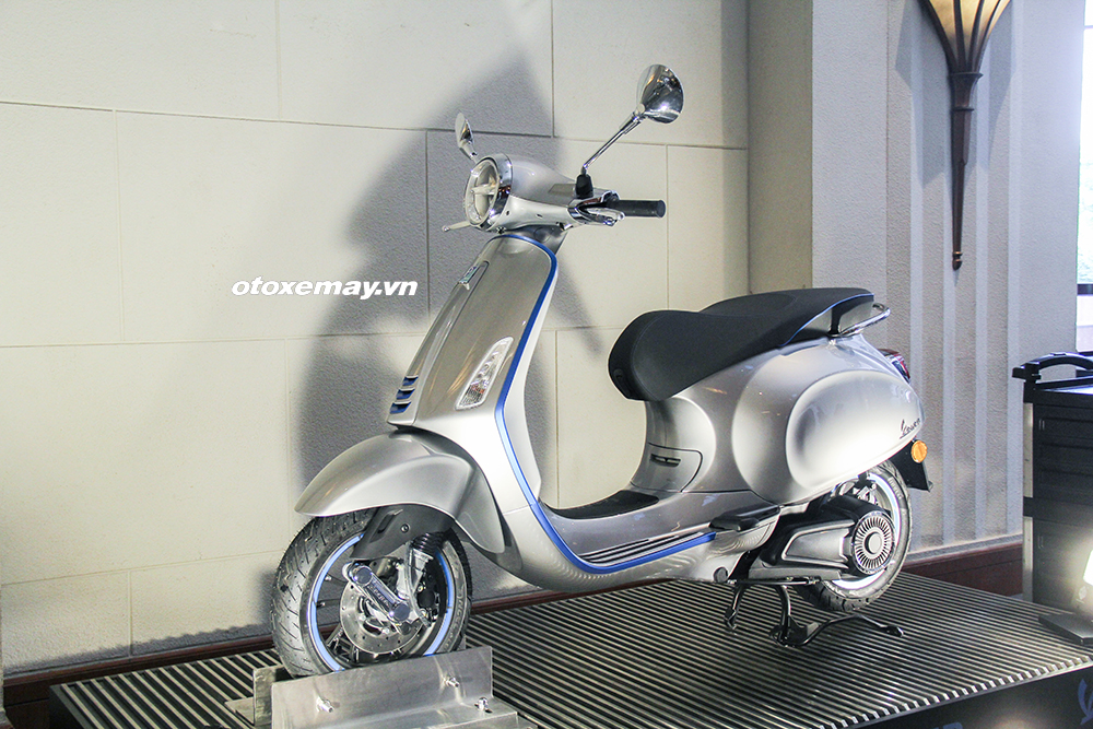 Vespa Elettrica lần đầu tiên được trưng bày tại Hà Nội