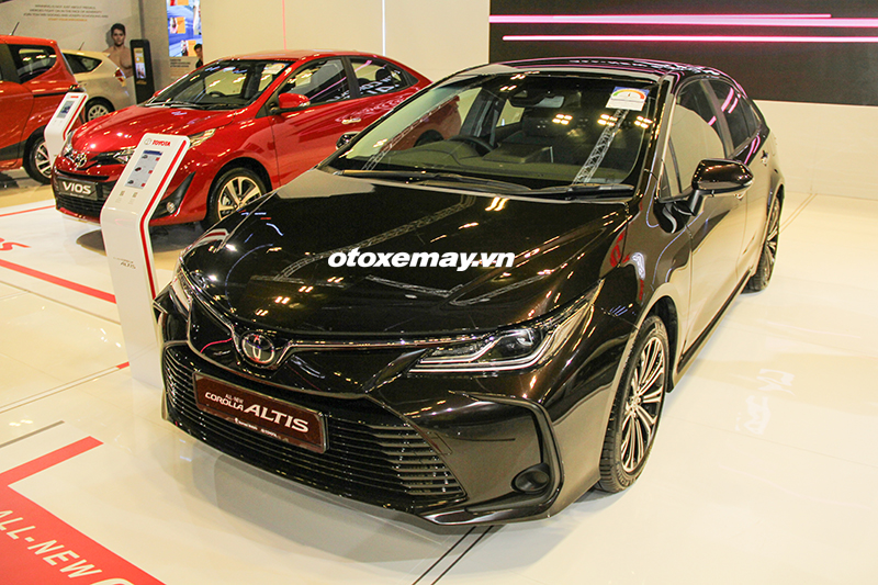 Cận cảnh Toyota Corolla Altis 2020 mới trình làng tại Singapore