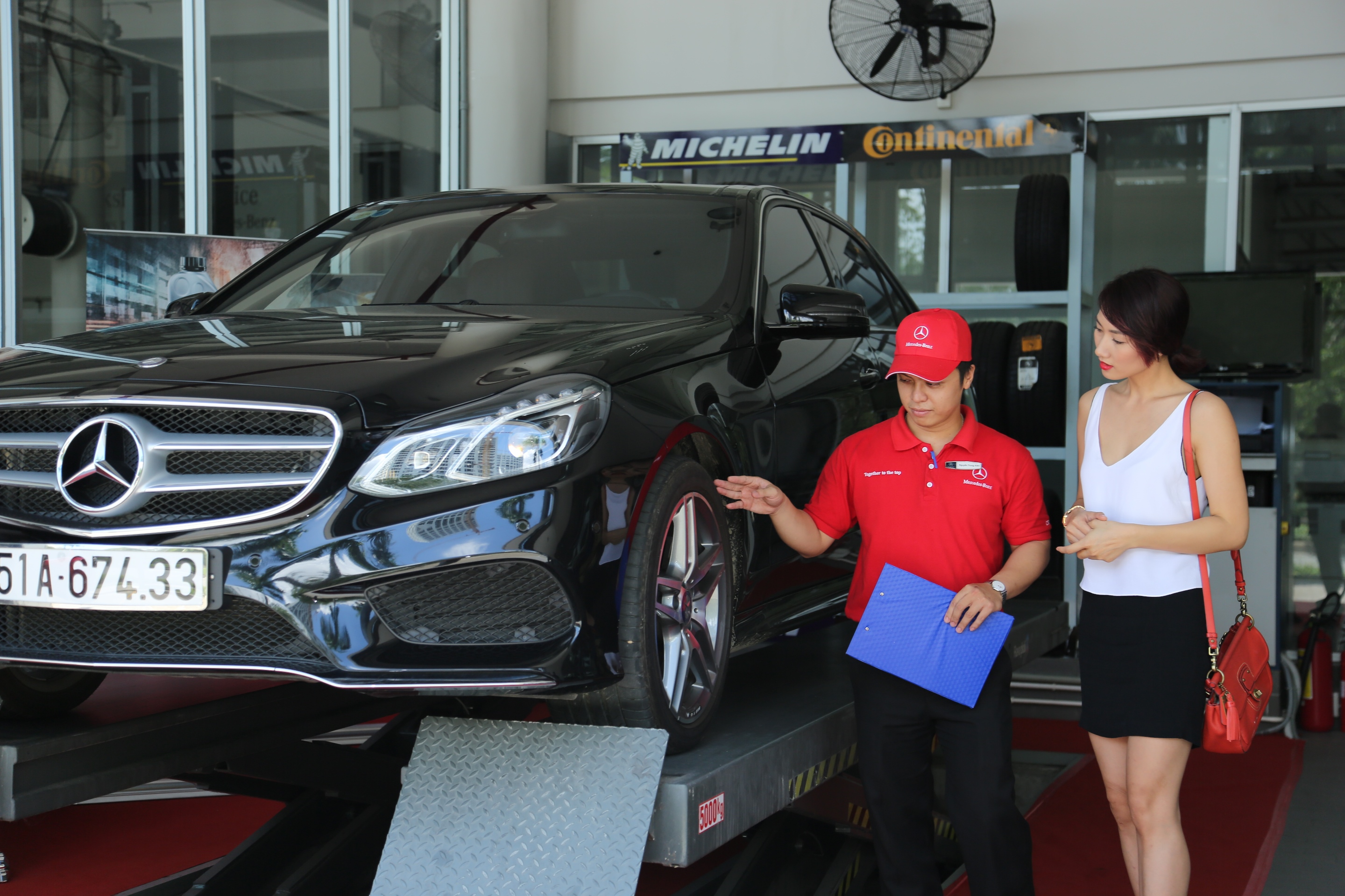 Kiểm tra xe Mercedes E và S-Class có cơ hội trúng thưởng