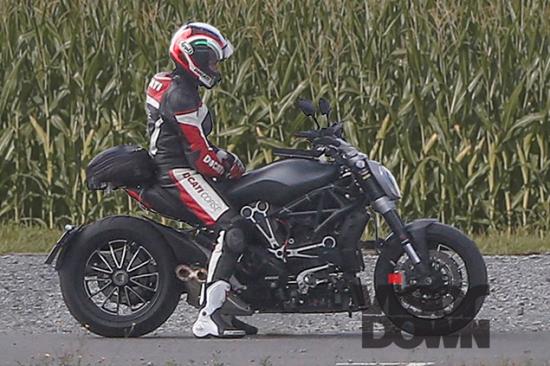 Ducati-Diavel-moi-a1